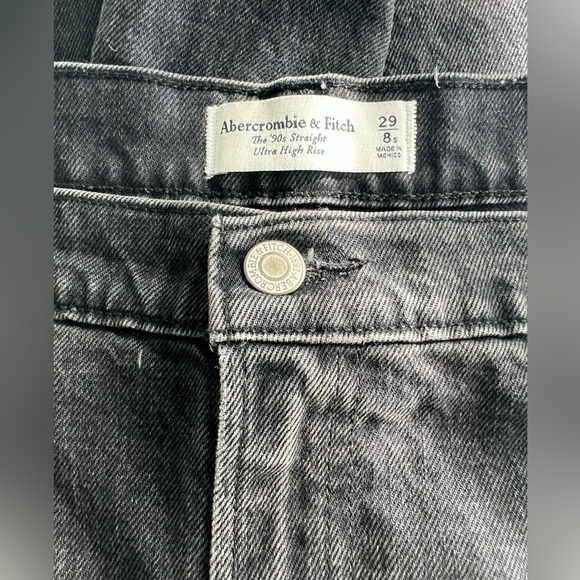 Abercrombie & Fitch Ultra High Rise 90s Straight Jean - Picture 5 of 7